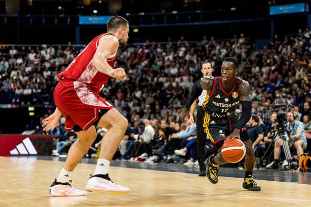 HAMBURG, GERMANY - AUGUST 22: Dennis Schroeder (Schröder, Schroder, Germany, 17) controls the ball against Ivica Zubac (Croatia, 40) during the Turkish Airlines Basketball Supercup final match between Germany vs. Croatia at Barclays Arena on August 22, 2026 in Hamburg, Germany. Hamburg Germany Copyright: xSteffiexWunderlx