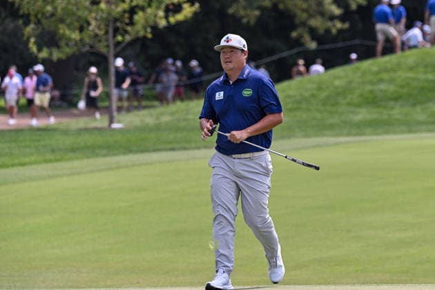ST. LOUIS, MO - AUGUST 22: Sungjae Im of the Republic of Korea walks onto the 1st green during the third round of the PGA, Golf Herren BMW Championship ship on Saturday August 22nd, 2026 at Bellerive Country Club in Town and Country, MO (Photo by Rick Ulreich Icon Sportswire) GOLF: AUG 22 PGA BMW Championship EDITORIAL USE ONLY Icon2608226247355