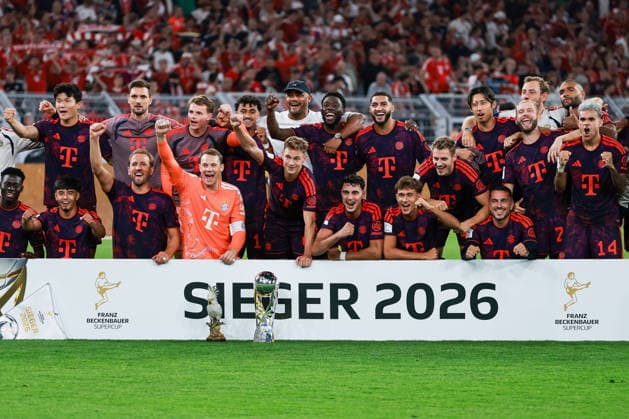 Franz Beckenbauer Supercup 2026 - Borussia Dortmund - FC Bayern München am 22.08.2026 im Signal Iduna Park in Dortmund, Die Spieler von FC Bayern München um Torwart Manuel Neuer (Muenchen 1) und Harry Kane (Muenchen 9) jubeln mit dem Pokal nach dem Sieg. *** 2026 Franz Beckenbauer Super Cup: Borussia Dortmund vs. FC Bayern Munich on August 22, 2026, at Signal Iduna Park in Dortmund. The FC Bayern Munich players, led by goalkeeper Manuel Neuer (Munich 1) and Harry Kane (Munich 9), celebrate with the trophy after their victory. MH