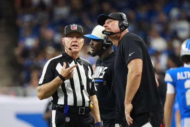 Washington Commanders vs Detroit Lions DETROIT,MICHIGAN-AUGUST 22: Head coach Dan Campbell of the Detroit Lions talks to down judge Derick Bowers during the first half of an NFL, American Football Herren, USA preseason football game between the Washington Commanders and the Detroit Lions in Detroit, Michigan USA, on Saturday, August 22, 2026 Detroit Michigan United States  Copyright: xJorgexLemusx originalFilename:lemus-washingt260822_npICd.jpg