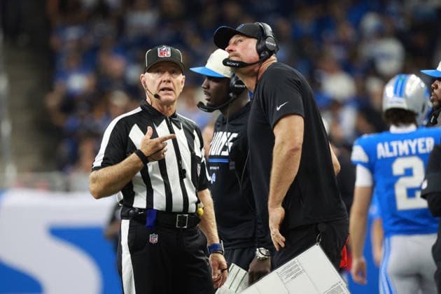 Washington Commanders vs Detroit Lions DETROIT,MICHIGAN-AUGUST 22: Head coach Dan Campbell of the Detroit Lions talks to down judge Derick Bowers during the first half of an NFL, American Football Herren, USA preseason football game between the Washington Commanders and the Detroit Lions in Detroit, Michigan USA, on Saturday, August 22, 2026 Detroit Michigan United States  Copyright: xJorgexLemusx originalFilename:lemus-washingt260822_npQJE.jpg