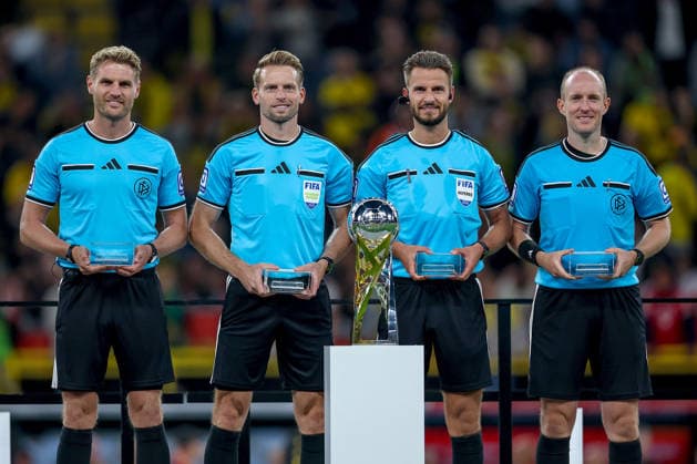 22.08.2026, Fußball, Borussia Dortmund - FC Bayern München, Signal Iduna Park, Saison 2026 2027: Ehrung Schiedsrichter SCHIEDSRICHTER-TEAM Daniel Schlager, Assistenten Sven Waschitzki-Günther,, Tobias Fritsch, Timo Gerach DFB regulations prohibit any use of photographs as image sequences and or quasi-video. Nordrhein-Westfalen Deutschland *** August 22, 2026, Soccer, Borussia Dortmund vs. FC Bayern Munich, Signal Iduna Park, 2026–2027 Season, Referee Honors, REFEREE TEAM: Daniel Schlager, Assistant Referees: Sven Waschitzki, Günther, Tobias Fritsch, Timo Gerach. DFB regulations prohibit any use of photographs as image sequences and or quasi-video. North Rhine-Westphalia, Germany