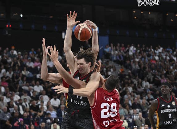 Germany v Croatia - Turkish Airlines Supercup 2026 HAMBURG, GERMANY - AUGUST 22: Germany s David Kramer (C) in action during the Turkish Airlines Basketball Supercup 2026 match between Germany and Croatia at Barclays Arena in Hamburg, Germany, on August 22, 2026. Halil Sagirkaya Anadolu Hamburg Germany. Editorial use only. Please get in touch for any other usage.  Copyright: x2026xAnadoluxHalilxSagirkayax