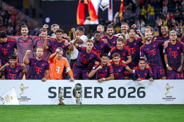 22.08.2026, Fußball, Borussia Dortmund - FC Bayern München, Signal Iduna Park, Saison 2026 2027: Mannschaftsbild Gruppenbild Jubelnd hinter dem Schriftzug Sieger 2026 DFB regulations prohibit any use of photographs as image sequences and or quasi-video. Nordrhein-Westfalen Deutschland *** August 22, 2026, Soccer, Borussia Dortmund vs. FC Bayern Munich, Signal Iduna Park, 2026–2027 Season, Team Photo, Group Photo, Celebrating behind the 2026 Champion sign. DFB regulations prohibit any use of photographs as image sequences and or quasi-video. North Rhine-Westphalia, Germany
