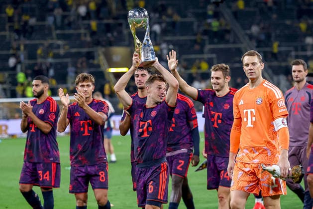 22.08.2026, Fußball, Borussia Dortmund - FC Bayern München, Signal Iduna Park, Saison 2026 2027: Joshua Kimmich (FC Bayern München 06) hebt den Pokal empor DFB regulations prohibit any use of photographs as image sequences and or quasi-video. Nordrhein-Westfalen Deutschland *** August 22, 2026, Soccer, Borussia Dortmund vs. FC Bayern Munich, Signal Iduna Park, 2026–2027 Season: Joshua Kimmich of FC Bayern Munich 06 lifts the trophy. DFB regulations prohibit any use of photographs as image sequences and or quasi-video. North Rhine-Westphalia, Germany