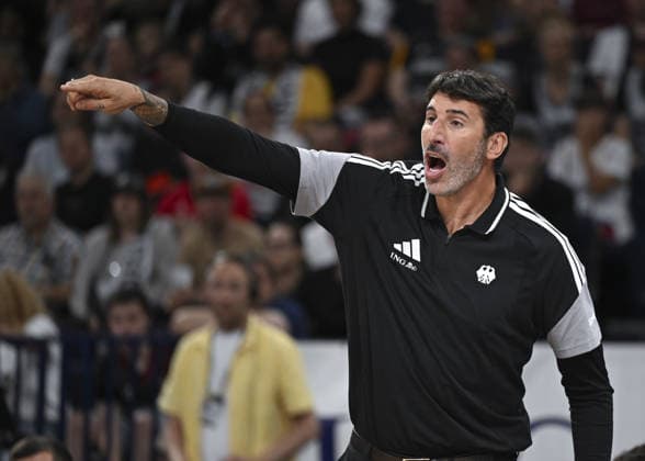 Germany v Croatia - Turkish Airlines Supercup 2026 HAMBURG, GERMANY - AUGUST 22: Germany s head coach Alex Mumbru gives tactics during the Turkish Airlines Basketball Supercup 2026 match between Germany and Croatia at Barclays Arena in Hamburg, Germany, on August 22, 2026. Halil Sagirkaya Anadolu Hamburg Germany. Editorial use only. Please get in touch for any other usage.  Copyright: x2026xAnadoluxHalilxSagirkayax