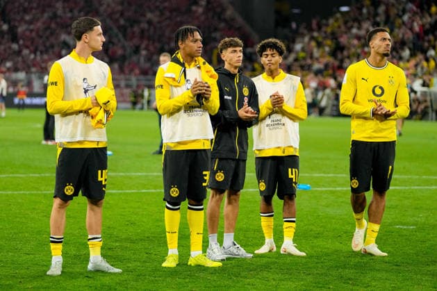 Luca Reggiani (Borussia Dortmund), Filippo Mane (Borussia Dortmund), Samuele Inacio (Borussia Dortmund), Mathis Albert (Borussia Dortmund) und Felix Nmecha (Borussia Dortmund) look disappointed, dejected, frustrated after the defeat during the Franz Beckenbauer Supercup match between Borussia Dortmund and FC Bayern Muenchen at Signal Iduna Park on August 22, 2026 in Dortmund, Germany. (Photo by Alex Gottschalk DeFodi Images) - *** Luca Reggiani of Borussia Dortmund, Filippo Mane of Borussia Dortmund, Samuele Inacio of Borussia Dortmund, Mathis Albert of Borussia Dortmund, and Felix Nmecha of Borussia Dortmund look disappointed, dejected, and frustrated after the loss in the Franz Beckenbauer Super Cup match between Borussia Dortmund and FC Bayern Munich at Signal Iduna Park on August 22, 2026 in Dortmund, Germany. Photo by Alex Gottschalk, DeFodi Images