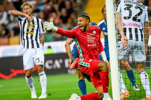 SOCCER - Serie A - Udinese Calcio vs. Como 1907 Photo by IPA ABACAPRESS.COM87702942 - Udinese s Maduka Okoye looks disappointed after Como s Anastosios Douvikas scored a goal during the Serie A soccer match between Udinese Calcio and Como 1907 in Udine, Italy, on August 22, 2026 Udine Italy  Copyright: xIPAxSport ABACAx