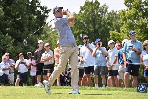 ST. LOUIS, MO - AUGUST 22: ***Caption edit*** Russell Henley of the United States watches his tee shot from the 2nd hole during the third round of the PGA, Golf Herren BMW Championship ship on Saturday August 22nd, 2026 at Bellerive Country Club in Town and Country, MO (Photo by Rick Ulreich Icon Sportswire) GOLF: AUG 22 PGA BMW Championship EDITORIAL USE ONLY Icon2608226863347
