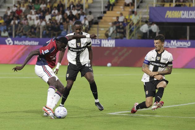 SOCCER - Serie A - Parma Calcio vs. Cagliari Calcio Photo by IPA ABACAPRESS.COM87705943 - Paul Mendy of Cagliari Calcio battles for the ball with Enrico Delprato of Parma AC during the Parma Calcio vs. Cagliari Calcio game in the 2026-27 Enilive Serie A season at the Ennio Tardini Stadium in Parma (PR), Italy, on August 22, 2026. Parma Italy  Copyright: xIPAxSport ABACAx