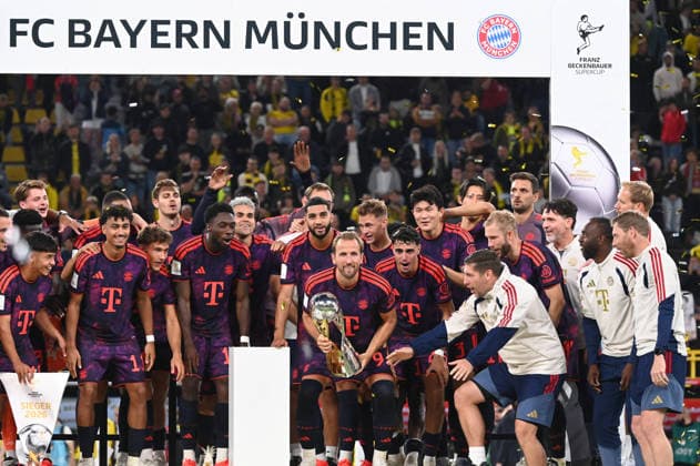 Siegerehrung fuer FC Bayern Muenchen Die Mannschaft jubelt mit dem Pokal, Jubel, jubeln, Freude, cheers, Fussball DFL Franz Beckenbauer Supercup 2026 Borussia Dortmund - FC Bayern Muenchen 1-2 am 22.08.2026 in Dortmund Deutschland. DFL regulations prohibit any use of photographs as image sequences and or quasi-video Â *** Award Ceremony for FC Bayern Munich: The team celebrates with the trophy, celebration, cheering, joy, cheers, soccer, DFL, Franz Beckenbauer, Super Cup 2026, Borussia Dortmund, FC Bayern Munich, 1–2 on August 22, 2026, in Dortmund, Germany. DFL regulations prohibit any use of photographs as image sequences and or quasi-video.