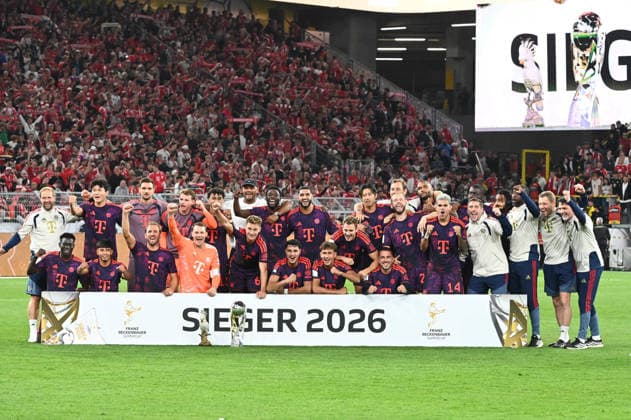 Siegerehrung fuer FC Bayern Muenchen Die Mannschaft jubelt mit dem Pokal, Jubel, jubeln, Freude, cheers, Fussball DFL Franz Beckenbauer Supercup 2026 Borussia Dortmund - FC Bayern Muenchen 1-2 am 22.08.2026 in Dortmund Deutschland. DFL regulations prohibit any use of photographs as image sequences and or quasi-video Â *** Award Ceremony for FC Bayern Munich: The team celebrates with the trophy, celebration, cheering, joy, cheers, soccer, DFL, Franz Beckenbauer, Super Cup 2026, Borussia Dortmund, FC Bayern Munich, 1–2 on August 22, 2026, in Dortmund, Germany. DFL regulations prohibit any use of photographs as image sequences and or quasi-video.
