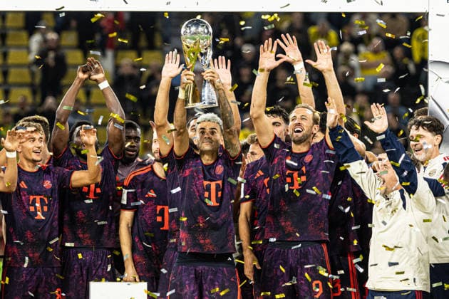 Franz-Beckenbauer-Supercup 2026: Borussia Dortmund - FC Bayern München; 22.08.2026 Luis Diaz (FC Bayern München, 14) mit dem Pokal. Siegerehrung, FC Bayern München gewinnt Franz-Beckenbauer-Supercup 2026. Die Spiller bejubeln Sieg. Franz-Beckenbauer-Supercup 2026: Borussia Dortmund - FC Bayern München; Signal Iduna Park, Dortmund; 22.08.2026 *** 2026 Franz Beckenbauer Super Cup: Borussia Dortmund vs. FC Bayern Munich, August 22, 2026; Luis Diaz of FC Bayern Munich, No. 14, with the trophy at the award ceremony, FC Bayern Munich wins the 2026 Franz Beckenbauer Super Cup; the players celebrate their victory in the 2026 Franz Beckenbauer Super Cup: Borussia Dortmund vs. FC Bayern Munich at Signal Iduna Park, Dortmund, August 22, 2026 Copyright: xBEAUTIFULxSPORTS Buriakovx