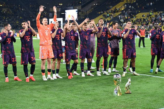 Siegerehrung fuer FC Bayern Muenchen Die Mannschaft vor ihren Fans, Jubel, jubeln, Freude, cheers, Fussball DFL Franz Beckenbauer Supercup 2026 Borussia Dortmund - FC Bayern Muenchen 1-2 am 22.08.2026 in Dortmund Deutschland. DFL regulations prohibit any use of photographs as image sequences and or quasi-video Â *** Award Ceremony for FC Bayern Munich: The team in front of their fans, cheers, cheering, joy, soccer, DFL, Franz Beckenbauer, 2026 Super Cup, Borussia Dortmund, FC Bayern Munich 1–2 on August 22, 2026, in Dortmund, Germany. DFL regulations prohibit any use of photographs as image sequences and or quasi-video.
