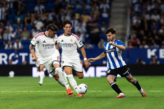 August 22, 2026, Barcelona, Catalonia, Spain: BARCELONA, SPAIN - AUGUST 22: Javi Hernandez of RCD Espanyol challenges Arda Guler and Federico Valverde of Real Madrid for the ball during the LaLiga EA Sports match between RCD Espanyol and Real Madrid at RCDE Stadium on Barcelona, Spain. Soccer 2026: RCD Espanyol V Real Madrid - LaLiga EA Sports  - ZUMAs316 20260822_znp_s316_027 Copyright: xMartixSeguraxRamonedax