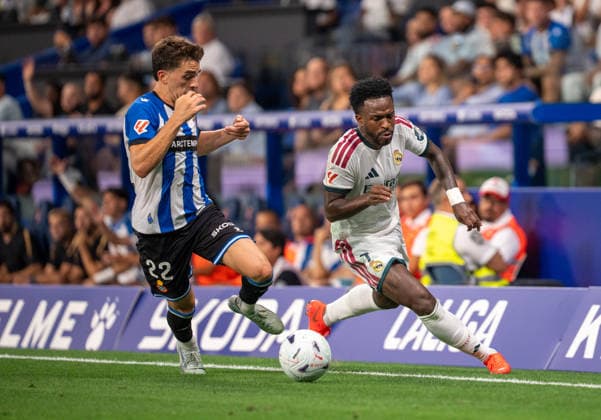 ESP: LaLiga EA Sports RCD Espanyol de Barcelona v Real Madrid Vinicius Junior of Real Madrid and Alex Calatrava of Espanyol during LaLiga EA Sports match between RCDE Espanyol de Barcelona v Real Madrid played at RCDE Stadium, Cornella de Llobregat, Barcelona on August 22 2026 in Spain Spain Soccer *** ESP LaLiga EA Sports RCD Espanyol de Barcelona vs. Real Madrid: Vinicius Junior of Real Madrid and Alex Calatrava of Espanyol during the LaLiga EA Sports match between RCDE Espanyol de Barcelona and Real Madrid, played at RCDE Stadium, Cornellà de Llobregat, Barcelona, on August 22, 2026, in Spain. Spanish Soccer Copyright: xAgenciaxLOFx