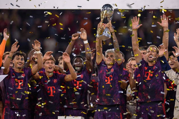 22.08.2026, Fussball, Franz Beckenbauer Supercup 2026, Borussia Dortmund - FC Bayern München. v. l. Nathaniel Brown (FC Bayern München), Tom Bischof (FC Bayern München), Alphonso Davies (FC Bayern München), Luis Diaz (FC Bayern München), Harry Kane (FC Bayern München) bejubeln den Gewinn des Supercups. Dortmund Signal Iduna Park NRW Deutschland xRHR-FOTO DEx *** August 22, 2026, Soccer, 2026 Franz Beckenbauer Super Cup, Borussia Dortmund vs. FC Bayern Munich: Nathaniel Brown (FC Bayern Munich), Tom Bischof (FC Bayern Munich), Alphonso Davies (FC Bayern Munich), Luis Diaz (FC Bayern Munich), and Harry Kane (FC Bayern Munich) celebrate winning the Super Cup at Signal Iduna Park in Dortmund, North Rhine-Westphalia, Germany xRHR PHOTO DEx Copyright: DennisxEwert RHR-FOTOx RHR-FOTO DE