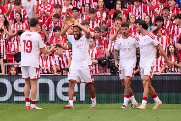 Athletic Club de Bilbao v Sevilla FC - LaLiga EA Sports 2026 27 BILBAO, SPAIN - AUGUST 22: Chidera Ejuke of Sevilla celebrates after scoring his team s second goal with his teammates during the LaLiga EA Sports 2026 27 match between Athletic Club de Bilbao and Sevilla FC at Estadio de San Mames on August 22, 2026 in Bilbao, Spain. (Photo by Marcos Calvo Photo Players Images Magara Press) Bilbao Estadio San Mames Spain Copyright: xMarcosxCalvox
