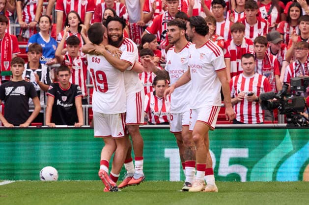 Athletic Club de Bilbao v Sevilla FC - LaLiga EA Sports 2026 27 BILBAO, SPAIN - AUGUST 22: Chidera Ejuke of Sevilla celebrates after scoring his team s second goal with his teammates during the LaLiga EA Sports 2026 27 match between Athletic Club de Bilbao and Sevilla FC at Estadio de San Mames on August 22, 2026 in Bilbao, Spain. (Photo by Marcos Calvo Photo Players Images Magara Press) Bilbao Estadio San Mames Spain Copyright: xMarcosxCalvox