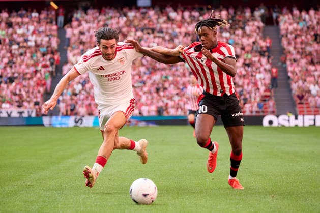 Athletic Club de Bilbao v Sevilla FC - LaLiga EA Sports 2026 27 BILBAO, SPAIN - AUGUST 22: Nico Williams of Athletic Club Bilbao battle for the ball with Juan Iglesias of Sevilla during the LaLiga EA Sports 2026 27 match between Athletic Club de Bilbao and Sevilla FC at Estadio de San Mames on August 22, 2026 in Bilbao, Spain. (Photo by Marcos Calvo Photo Players Images Magara Press) Bilbao Estadio San Mames Spain Copyright: xMarcosxCalvox