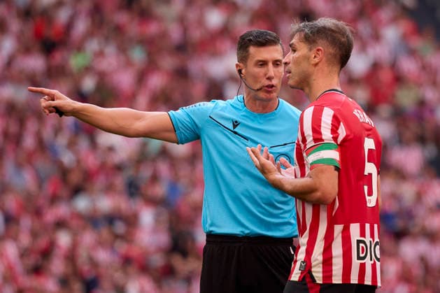 Athletic Club de Bilbao v Sevilla FC - LaLiga EA Sports 2026 27 BILBAO, SPAIN - AUGUST 22: Yeray Alvarez of Athletic Club Bilbao argue with referee during the LaLiga EA Sports 2026 27 match between Athletic Club de Bilbao and Sevilla FC at Estadio de San Mames on August 22, 2026 in Bilbao, Spain. (Photo by Marcos Calvo Photo Players Images Magara Press) Bilbao Estadio San Mames Spain Copyright: xMarcosxCalvox