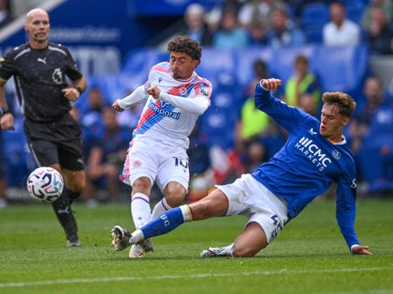 Everton v Crystal Palace Premier League Yeremi Pino of Crystal Palace and Harrison Armstrong of Everton during the Premier League match at the Hill Dickinson Stadium, Liverpool 22 08 2026 UK Newspapers OUT Copyright: xKarlxVallantinex FIL-23815-0104