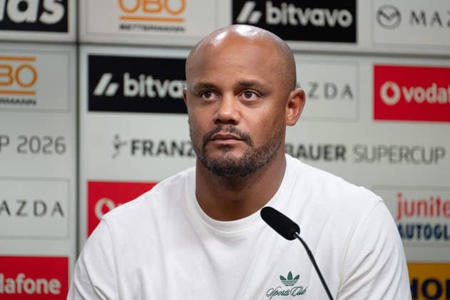 Trainer Vincent KOMPANY (M) Pressekonferenz nach dem Spiel, Fussball DFL Franz Beckenbauer Supercup 2026 Borussia Dortmund - FC Bayern Muenchen 1-2 am 22.08.2026 in Dortmund Deutschland. DFL regulations prohibit any use of photographs as image sequences and or quasi-video Â *** Coach Vincent KOMPANY M Post-game press conference, Soccer DFL Franz Beckenbauer Super Cup 2026 Borussia Dortmund vs. FC Bayern Munich 1–2 on August 22, 2026, in Dortmund, Germany. DFL regulations prohibit any use of photographs as image sequences and or quasi-video. Â