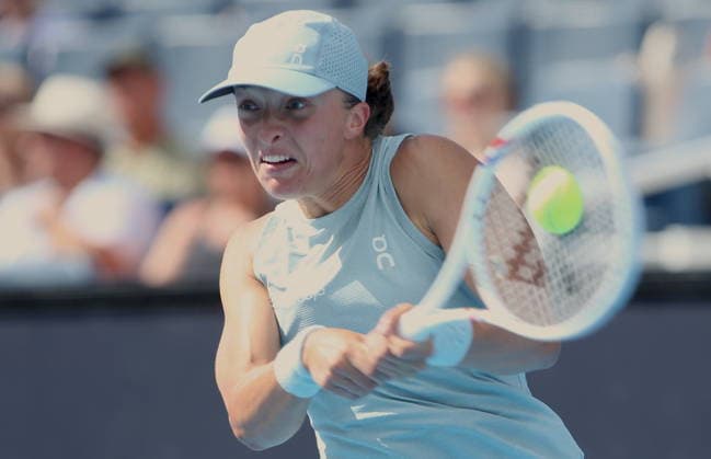 Cincinatti Open tennis tournament Iga Swiatek of Poland in action against Jessica Pegula of the US during their semifinal match at the Cincinnati Open tennis tournament in Cincinnati, Ohio, USA, 22 August 2026. CINCINNATI OHIO UNITED STATES  Copyright: xMARKxLYONSx