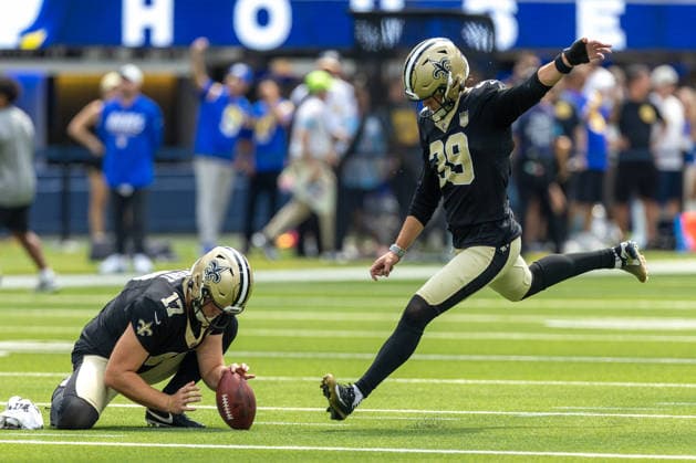 INGLEWOOD, CA - AUGUST 22: Charlie Smyth 39 of the New Orleans Saints warms up prior to an NFL, American Football Herren, USA preseason game between the New Orleans Saints and the Los Angeles Rams on August 22, 2026, at SoFi Stadium in Inglewood, California. (Photo by Greg Fiore Icon Sportswire) NFL: AUG 22 Saints at Rams EDITORIAL USE ONLY Icon2608220180