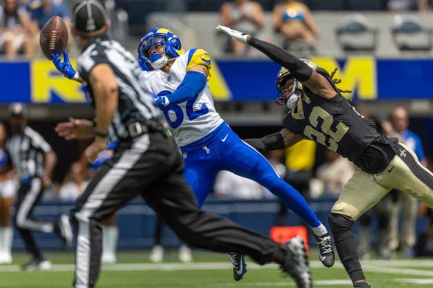 INGLEWOOD, CA - AUGUST 22: Tyler Scott 82 of the Los Angeles Rams reaches for the a pass while Martin Emerson Jr. of the New Orleans Saints gives chase during an NFL, American Football Herren, USA preseason game between the New Orleans Saints and the Los Angeles Rams on August 22, 2026, at SoFi Stadium in Inglewood, California. (Photo by Greg Fiore Icon Sportswire) NFL: AUG 22 Saints at Rams EDITORIAL USE ONLY Icon2608220627