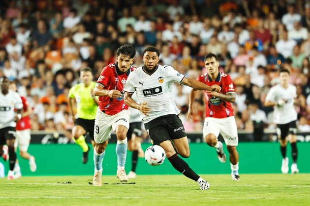 (L-R) Yoel Lago (Celta), Arnaut Danjuma (Valencia), AUGUST 22, 2026 - Football Soccer : Spanish LaLiga EA Sports match between Valencia CF - RC Celta de Vigo at the Estadio Campo de Mestalla in Valencia, Spain. Noxthirdxpartyxsales  aflo_342273541 MutsuxKawamorix