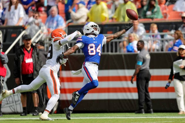 CLEVELAND, OH - AUGUST 22: The football goes off the hand of Buffalo Bills wide receiver Ja mori MacLin (84) as Cleveland Browns cornerback Michael Coats Jr. (39) defends during the third quarter of the National Football League preseason game between the Buffalo Bills and Cleveland Browns on August 22, 2026, at Huntington Bank Field in Cleveland, OH. (Photo by Frank Jansky Icon Sportswire) NFL, American Football Herren, USA AUG 22 Bills at Browns EDITORIAL USE ONLY Icon260822017