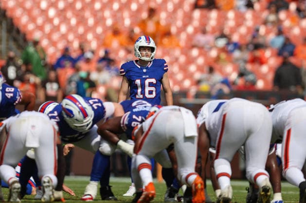 CLEVELAND, OH - AUGUST 22: Buffalo Bills place kicker Tyler Bass (16) lines up for a 52-yard field goal during the third quarter of the National Football League preseason game between the Buffalo Bills and Cleveland Browns on August 22, 2026, at Huntington Bank Field in Cleveland, OH. (Photo by Frank Jansky Icon Sportswire) NFL, American Football Herren, USA AUG 22 Bills at Browns EDITORIAL USE ONLY Icon260822019