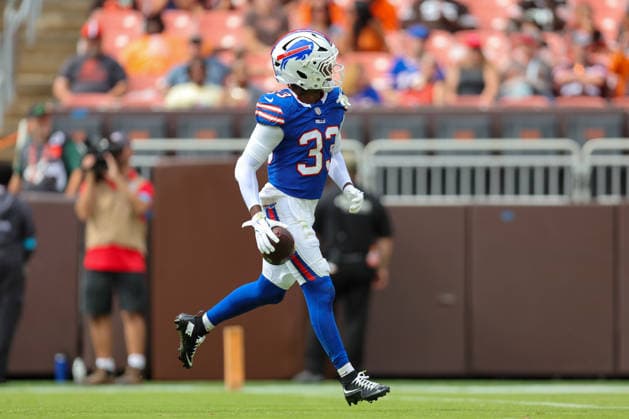 CLEVELAND, OH - AUGUST 22: Buffalo Bills cornerback Te cory Couch (33) celebrates after making an interception during the third quarter of the National Football League preseason game between the Buffalo Bills and Cleveland Browns on August 22, 2026, at Huntington Bank Field in Cleveland, OH. (Photo by Frank Jansky Icon Sportswire) NFL, American Football Herren, USA AUG 22 Bills at Browns EDITORIAL USE ONLY Icon260822027