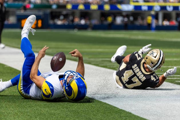 August 22, 2026, Inglewood, California, USA: Los Angeles Rams Quarterback Stetson Bennett IV (13) scores a touchdown against New Orleans Saints Linebacker Jackson Simon (47) during an NFL, American Football Herren, USA football preseason game, in Inglewood, Calif. on Saturday August 22, 2026. Inglewood USA - ZUMAc68_ 20260822_zaf_c68_007 Copyright: xRingoxChiux