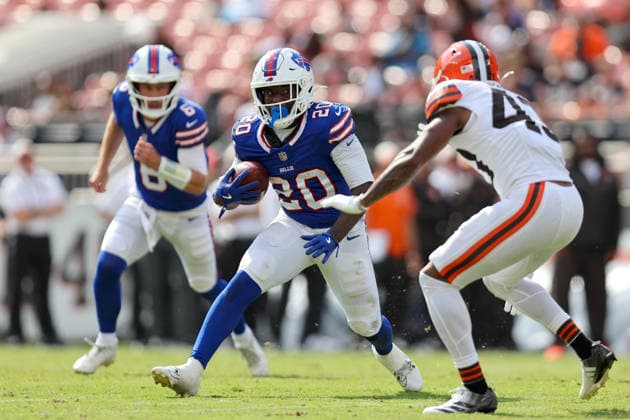 CLEVELAND, OH - AUGUST 22: Buffalo Bills running back Frank Gore Jr. (20) carries the football during the fourth quarter of the National Football League preseason game between the Buffalo Bills and Cleveland Browns on August 22, 2026, at Huntington Bank Field in Cleveland, OH. (Photo by Frank Jansky Icon Sportswire) NFL, American Football Herren, USA AUG 22 Bills at Browns EDITORIAL USE ONLY Icon260822033
