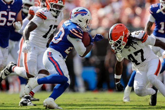 CLEVELAND, OH - AUGUST 22: Buffalo Bills running back Frank Gore Jr. (20) carries the football during the fourth quarter of the National Football League preseason game between the Buffalo Bills and Cleveland Browns on August 22, 2026, at Huntington Bank Field in Cleveland, OH. (Photo by Frank Jansky Icon Sportswire) NFL, American Football Herren, USA AUG 22 Bills at Browns EDITORIAL USE ONLY Icon260822034