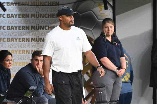 Trainer Vincent KOMPANY (M) beobachtet das Spiel Fussball DFL Franz Beckenbauer Supercup 2026 Borussia Dortmund - FC Bayern Muenchen 1-2 am 22.08.2026 in Dortmund Deutschland. DFL regulations prohibit any use of photographs as image sequences and or quasi-video Â *** Coach Vincent KOMPANY M watches the 2026 DFL Franz Beckenbauer Super Cup soccer match between Borussia Dortmund and FC Bayern Munich (1–2) on August 22, 2026, in Dortmund, Germany. DFL regulations prohibit any use of photographs as image sequences and or quasi-video. Â