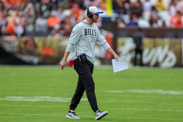 CLEVELAND, OH - AUGUST 22: Buffalo Bills head coach Joe Brady on the field prior to the National Football League preseason game between the Buffalo Bills and Cleveland Browns on August 22, 2026, at Huntington Bank Field in Cleveland, OH. (Photo by Frank Jansky Icon Sportswire) NFL, American Football Herren, USA AUG 22 Bills at Browns EDITORIAL USE ONLY Icon260822044