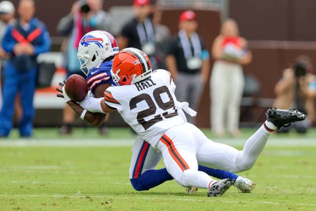 CLEVELAND, OH - AUGUST 22: Cleveland Browns cornerback D Angelo Ross (20) breaks up a pass intended for Buffalo Bills wide receiver Mecole Hardman Jr. (1) during the second quarter of the National Football League preseason game between the Buffalo Bills and Cleveland Browns on August 22, 2026, at Huntington Bank Field in Cleveland, OH. (Photo by Frank Jansky Icon Sportswire) NFL, American Football Herren, USA AUG 22 Bills at Browns EDITORIAL USE ONLY Icon260822049