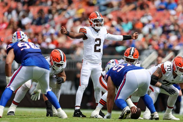 CLEVELAND, OH - AUGUST 22: Cleveland Browns quarterback Shedeur Sanders (2) looks over the defense during the second quarter of the National Football League preseason game between the Buffalo Bills and Cleveland Browns on August 22, 2026, at Huntington Bank Field in Cleveland, OH. (Photo by Frank Jansky Icon Sportswire) NFL, American Football Herren, USA AUG 22 Bills at Browns EDITORIAL USE ONLY Icon260822050