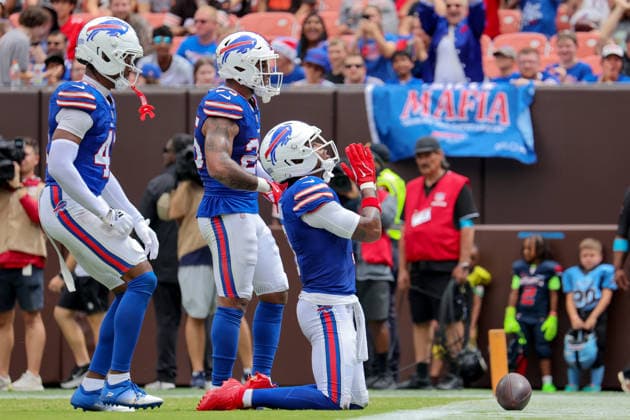 CLEVELAND, OH - AUGUST 22: Buffalo Bills safety Damar Hamlin (3) celebrates with teammates after making an interception during the second quarter of the National Football League preseason game between the Buffalo Bills and Cleveland Browns on August 22, 2026, at Huntington Bank Field in Cleveland, OH. (Photo by Frank Jansky Icon Sportswire) NFL, American Football Herren, USA AUG 22 Bills at Browns EDITORIAL USE ONLY Icon260822057