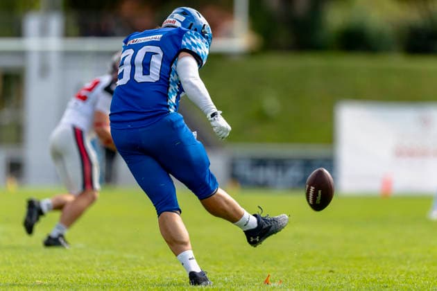 Kickoff von Sven Koeppl (Allgaeu Comets, DL, 90) GER, Allgaeu Comets vs Duesseldorf Panther, American Football, GFL, Saison 2026, Week 16, 22.08.2026 GER, Allgaeu Comets vs Duesseldorf Panther, American Football, GFL, Saison 2026, Week 16, 22.08.2026 Kempten *** Kickoff by Sven Koeppl, Allgäu Comets, DL, 90 GER, Allgäu Comets vs. Düsseldorf Panthers, American Football, GFL, 2026 Season, Week 16, August 22, 2026 GER, Allgäu Comets vs. Düsseldorf Panthers, American Football, GFL, 2026 Season, Week 16, August 22, 2026 Kempten Copyright: xEibner-Pressefoto FlorianxWolfx EP_FWF