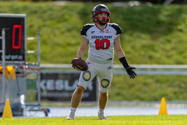 Touchdown-Jubel von Florian Ferizi (QB, Duesseldorf Panther, 10) GER, Allgaeu Comets vs Duesseldorf Panther, American Football, GFL, Saison 2026, Week 16, 22.08.2026 GER, Allgaeu Comets vs Duesseldorf Panther, American Football, GFL, Saison 2026, Week 16, 22.08.2026 Kempten *** Touchdown celebration by Florian Ferizi, QB, Düsseldorf Panthers, 10 GER, Allgäu Comets vs. Düsseldorf Panthers, American Football, GFL, 2026 Season, Week 16, August 22, 2026, Germany, Allgäu Comets vs. Düsseldorf Panthers, American Football, GFL, 2026 Season, Week 16, August 22, 2026, Kempten Copyright: xEibner-Pressefoto FlorianxWolfx EP_FWF