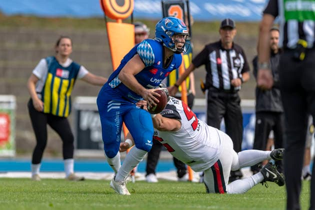 Gabriel Quigley (Allgaeu Comets, WR, 7) weicht Joop Hunnekens (DL, Duesseldorf Panther, 96) aus GER, Allgaeu Comets vs Duesseldorf Panther, American Football, GFL, Saison 2026, Week 16, 22.08.2026 GER, Allgaeu Comets vs Duesseldorf Panther, American Football, GFL, Saison 2026, Week 16, 22.08.2026 Kempten *** Gabriel Quigley, Allgäu Comets, WR, 7, dodges Joop Hunnekens, DL, Düsseldorf Panther, 96, GER; Allgäu Comets vs. Düsseldorf Panther, American football, GFL, 2026 season, Week 16, August 22, 2026 GER, Allgäu Comets vs. Düsseldorf Panthers, American football, GFL, 2026 season, Week 16, August 22, 2026 Kempten Copyright: xEibner-Pressefoto FlorianxWolfx EP_FWF