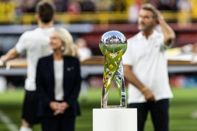 Franz-Beckenbauer-Supercup 2026: Borussia Dortmund - FC Bayern München; 22.08.2026 Pokal steht auf dem Spielfeld vor dem Spielbeginn. Franz-Beckenbauer-Supercup 2026: Borussia Dortmund - FC Bayern München; Signal Iduna Park, Dortmund; 22.08.2026 *** Franz Beckenbauer Super Cup 2026: Borussia Dortmund vs. FC Bayern Munich, August 22, 2026. The trophy is on the field before kickoff. Franz Beckenbauer Super Cup 2026: Borussia Dortmund vs. FC Bayern Munich, Signal Iduna Park, Dortmund, August 22, 2026 Copyright: xBEAUTIFULxSPORTS Buriakovx