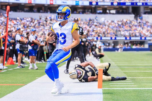 August 22, 2026, Inglewood, California, USA: 13 Stetson Bennett IV, QB of the Los Angeles Rams runs past 44 Isaiah Stalbird, LB of the New Orleans Saints and scores a touchdown during their NFL, American Football Herren, USA preseason game Saints on Saturday August 22, 2026 at SoFi Stadium in Inglewood, California. ARIANA RUIZ PI Inglewood USA - ZUMAp124 20260822_zaa_p124_028 Copyright: xArianaxRuizx