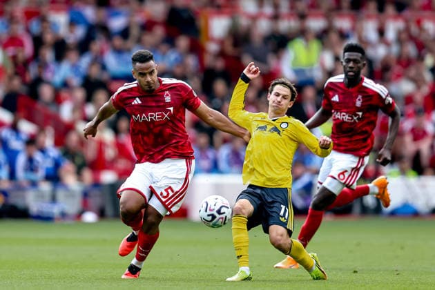 Nottingham Forest v Leeds United, Premier League Nottingham Forest defender Murillo (5) battles for possession with Leeds United midfielder Brenden Aaronson (11) during the Premier League match between Nottingham Forest and Leeds United at the City Ground, Nottingham, UK on 22 August 2026. Nottingham City Ground Nottinghamshire UK Editorial use only DataCo restrictions apply See www.football-dataco.com , Copyright: xManjitxNarotrax PSI-24717-0141