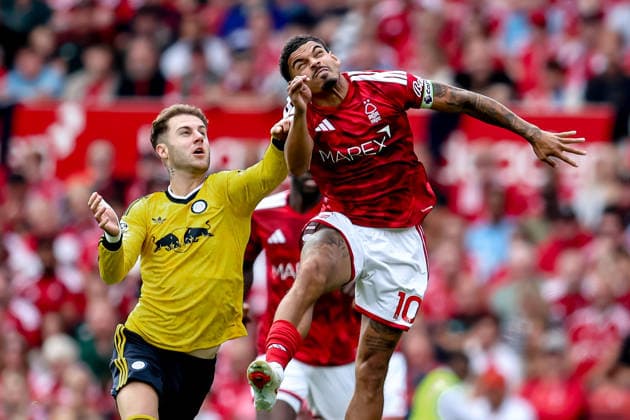 Nottingham Forest v Leeds United, Premier League Nottingham Forest midfielder Morgan Gibbs-White (10) battles for header during the Premier League match between Nottingham Forest and Leeds United at the City Ground, Nottingham, UK on 22 August 2026. Nottingham City Ground Nottinghamshire UK Editorial use only DataCo restrictions apply See www.football-dataco.com , Copyright: xManjitxNarotrax PSI-24717-0167