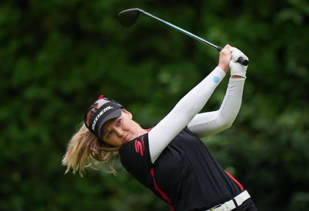 August 22, 2026, Edmonton, Ab, CANADA: Brooke Henderson, of Canada, hits her tee shot on the fourth hole during the third round at the LPGA, Golf Damen CPKC Canadian Women s Open golf tournament, in Edmonton, on Saturday, Aug. 22, 2026. Canada News - August 22, 2026  - ZUMAc35_ 20260822_zaf_c35_080 Copyright: xDarrylxDyckx
